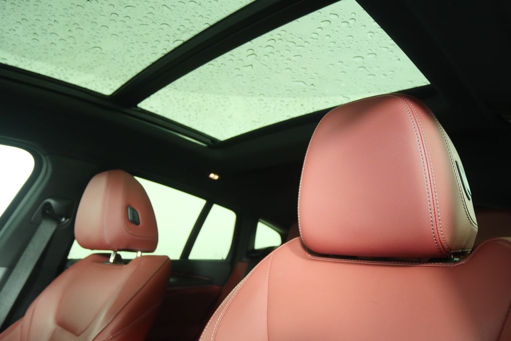 Thumbnail: 2025 BMW X4 - 12