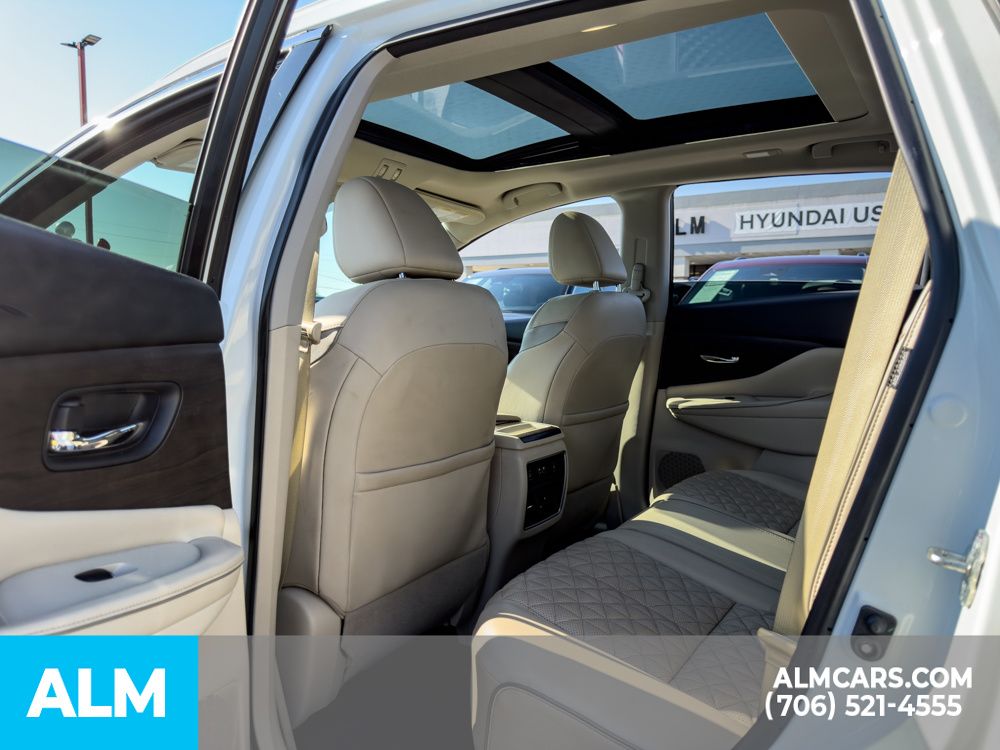 Used 2019 White Nissan Platinum image 18