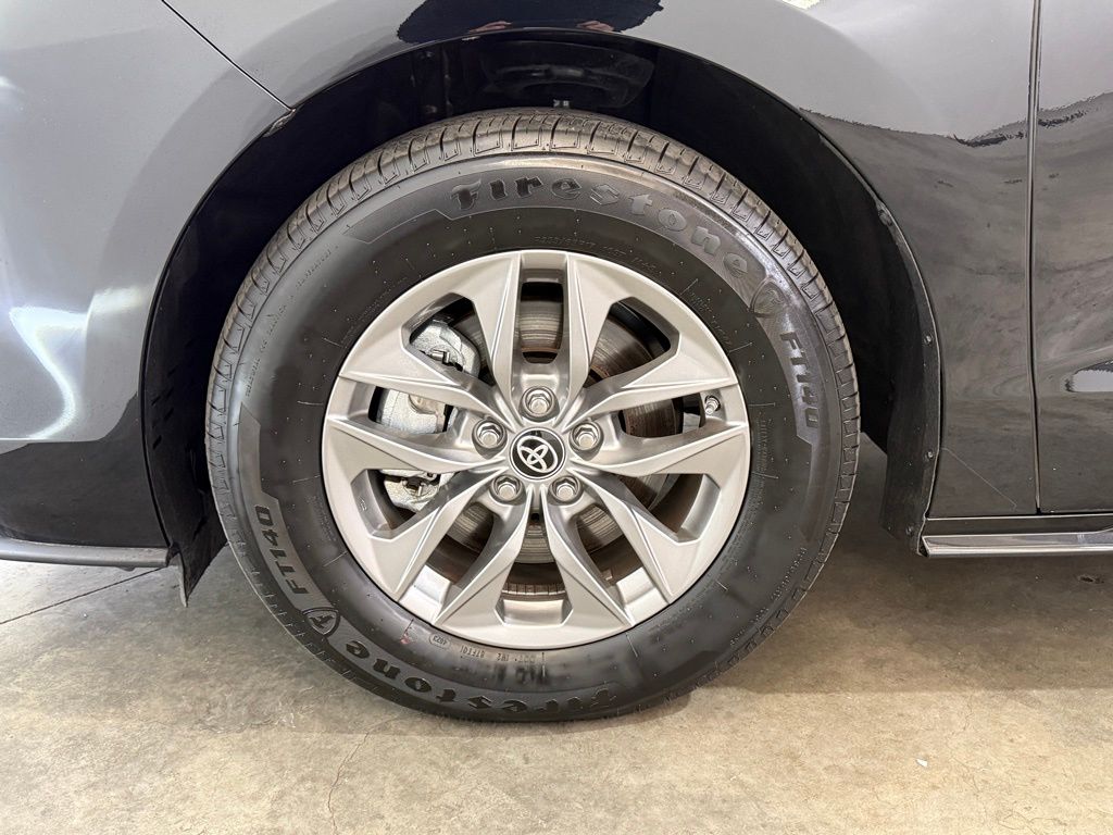 2024 Toyota Sienna XLE