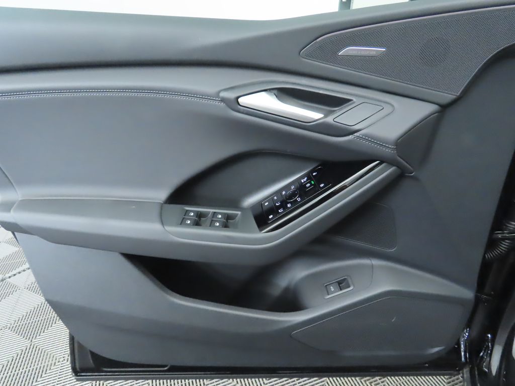 Thumbnail: 2025 Audi Q6 e-tron - 26