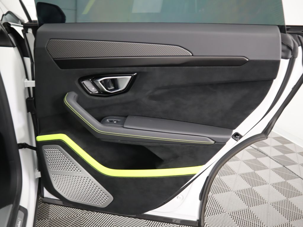 Thumbnail: 2023 Lamborghini Urus - 28