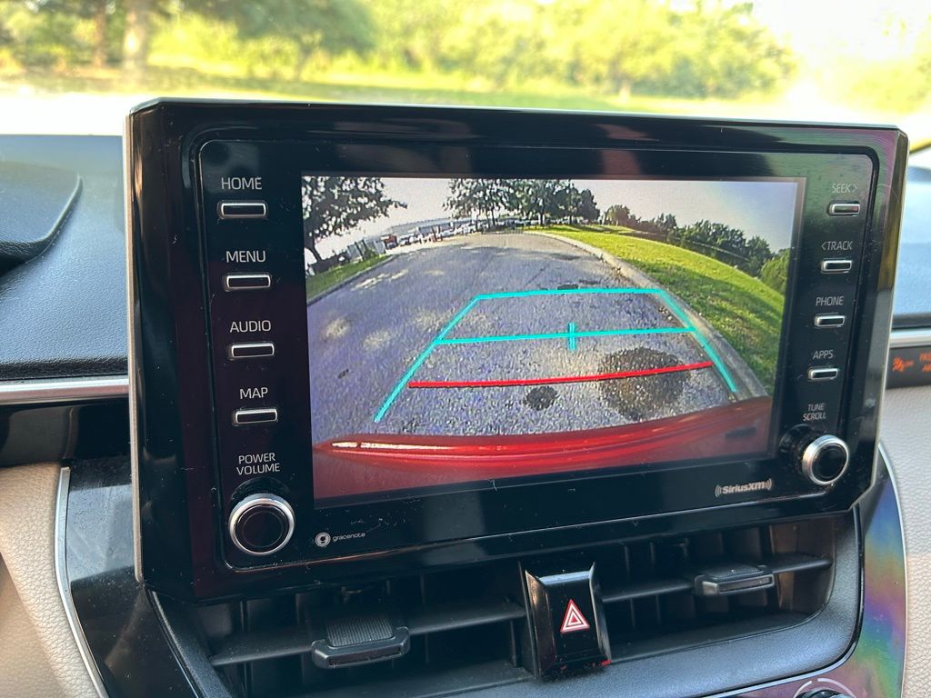2021 Toyota Corolla LE 24