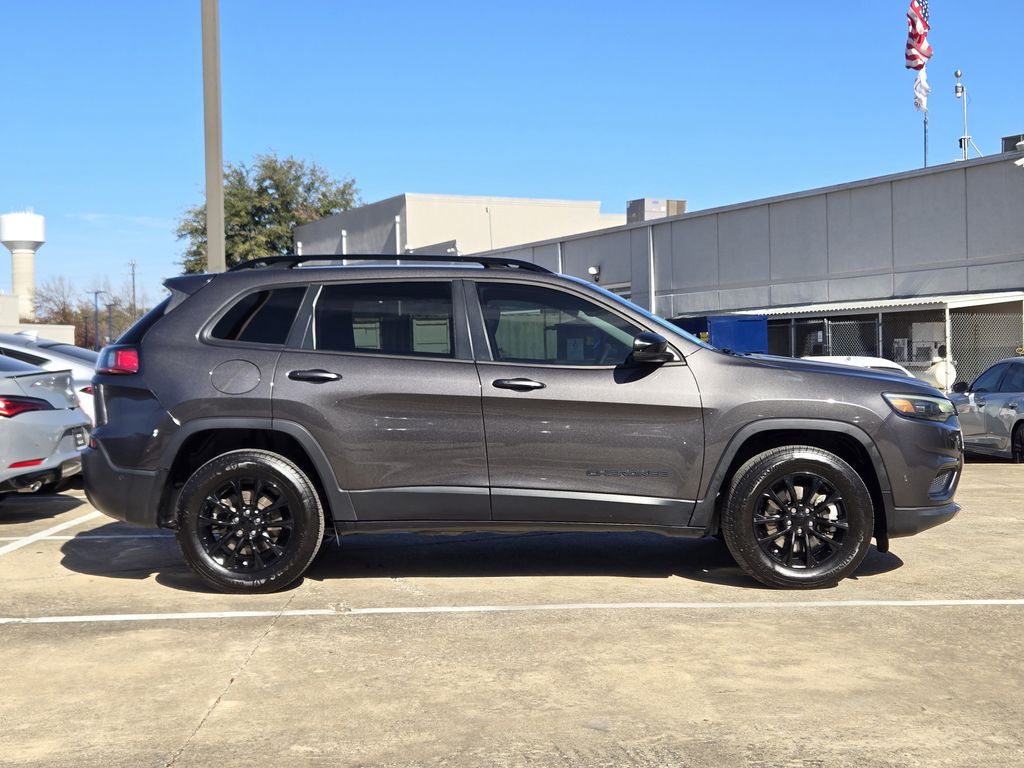 used 2023 Jeep Cherokee car, priced at $21,392