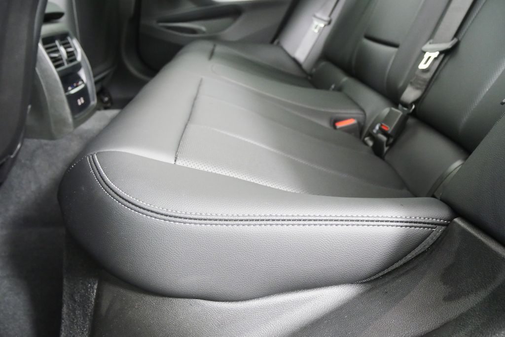 Thumbnail: 2025 BMW 3 Series - 15