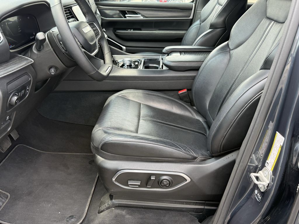 2024 Jeep Wagoneer Series II  at River Oaks CDJR