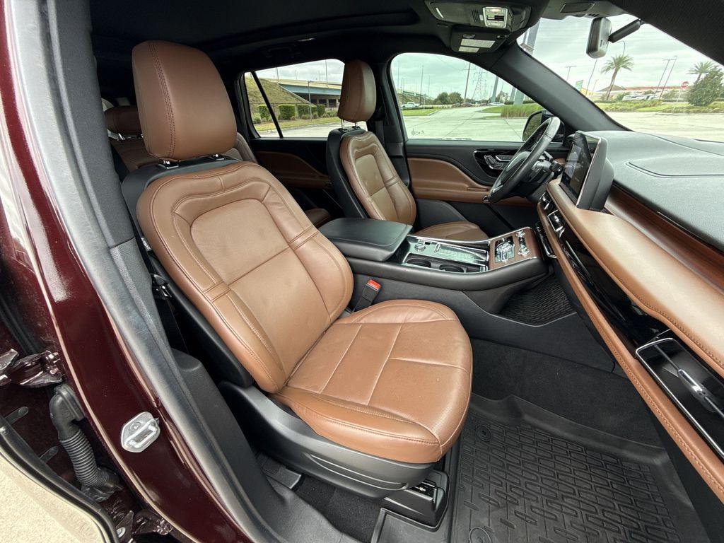 Thumbnail: 2022 Lincoln Aviator - 16