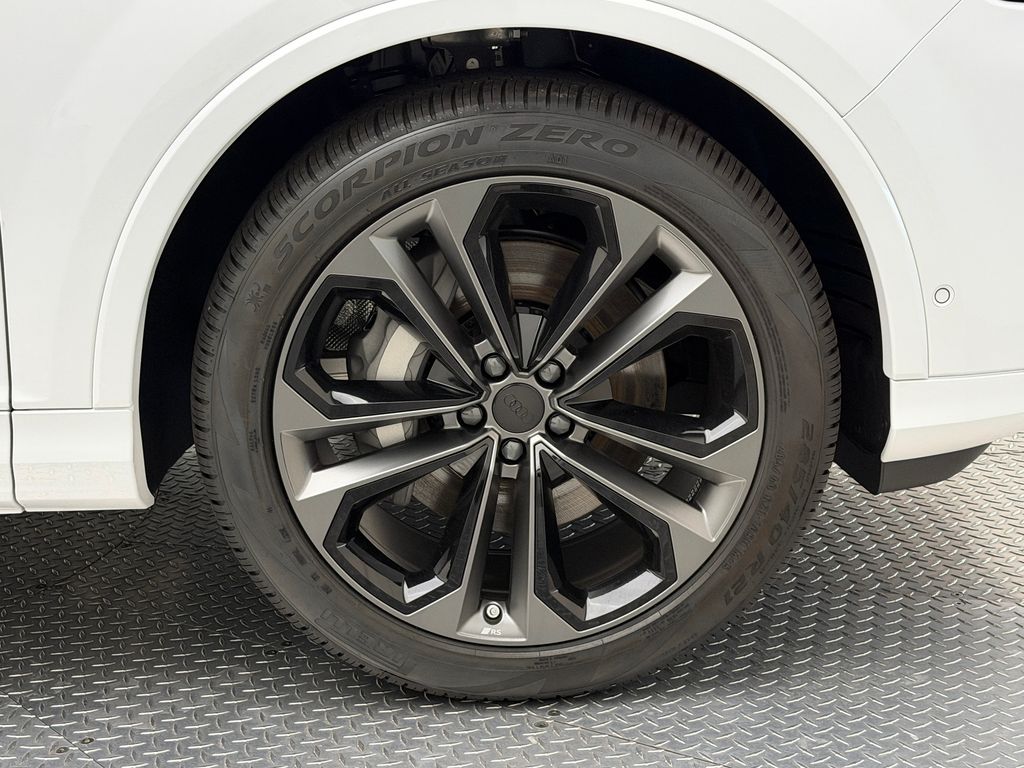 Thumbnail: 2026 Audi Q7 - 9