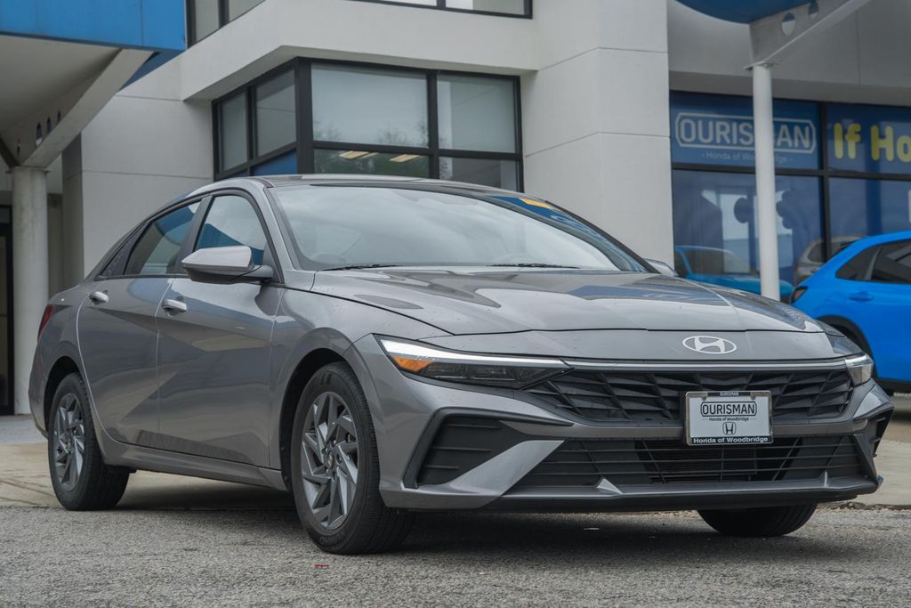 Fluid Metal 2024 Hyundai Elantra SEL FWD Sedan Front-Wheel Drive Continuously Variable Transmission