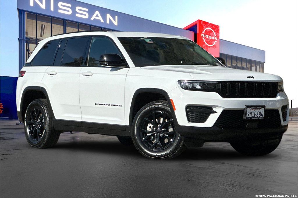 2025 Jeep Grand Cherokee Altitude 4x4's photo
