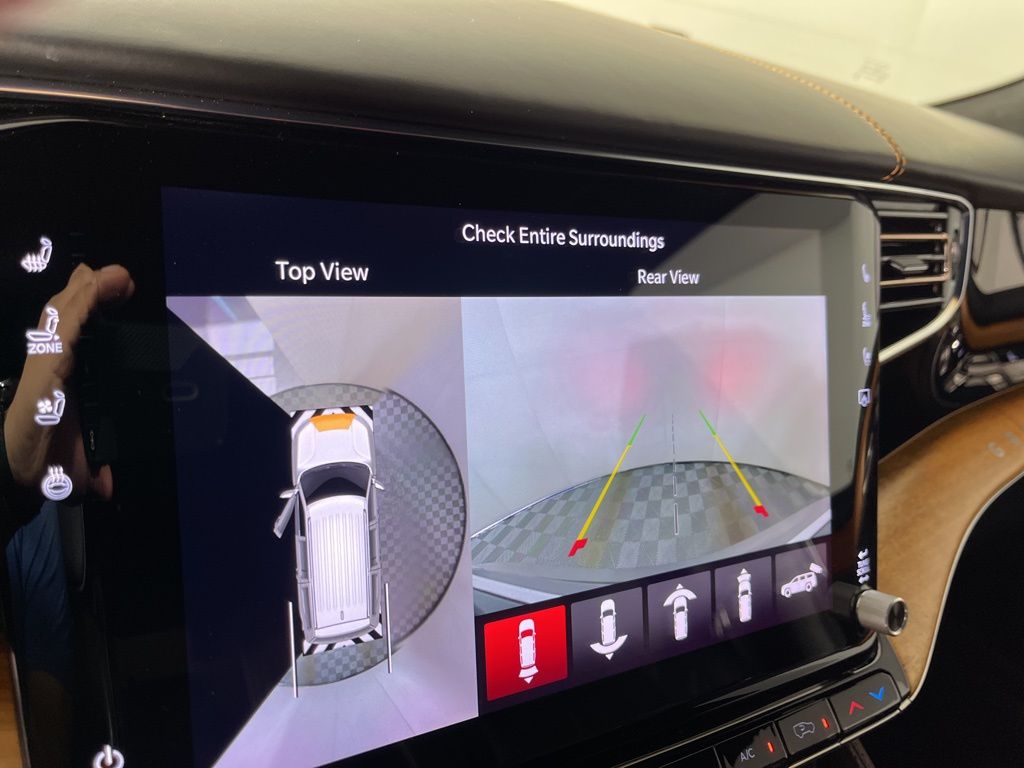 Thumbnail: 2022 Jeep Grand Wagoneer - 30