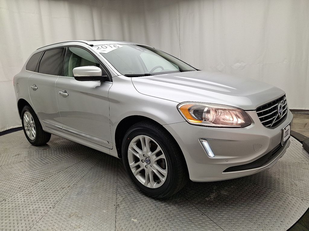 Thumbnail: 2016 Volvo XC60 - 3