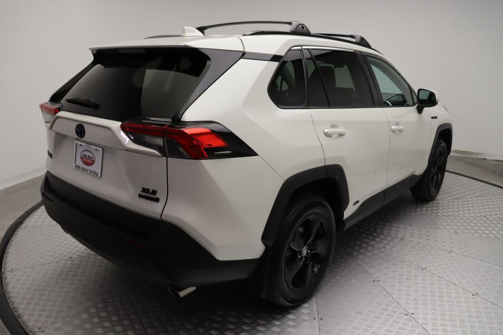 Thumbnail: 2021 Toyota RAV4 - 8