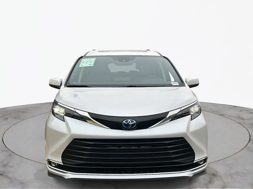 Thumbnail: 2024 Toyota Sienna - 3