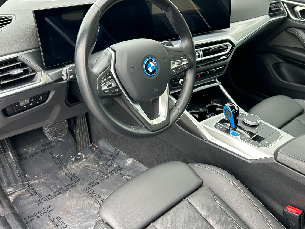 Thumbnail: 2023 BMW i4 - 13