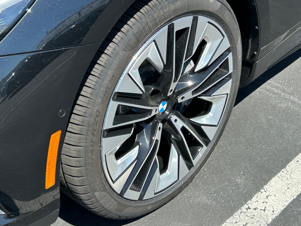 Thumbnail: 2026 BMW i5 - 3