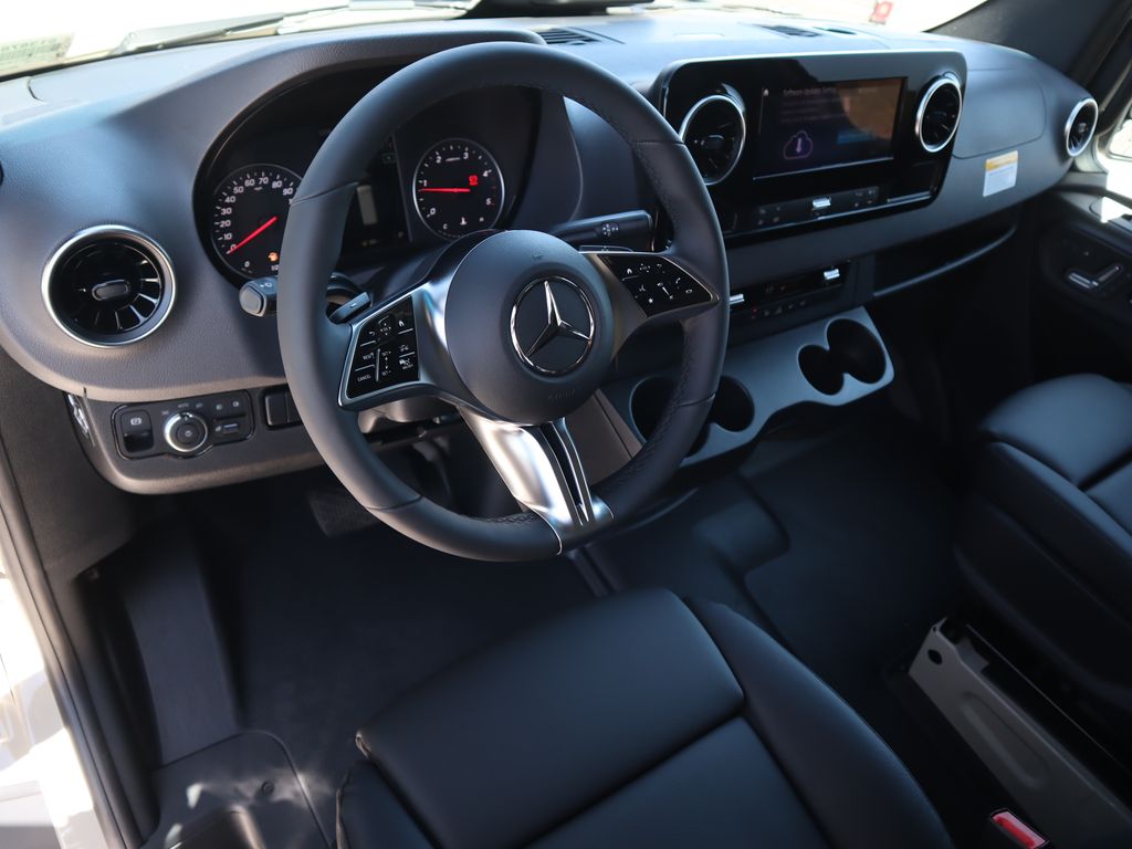 2025 Mercedes-Benz Sprinter 2500 10