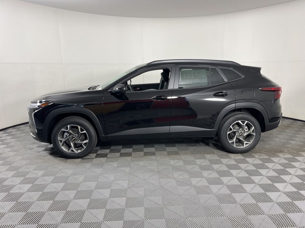 Thumbnail: 2025 Chevrolet Trax - 2