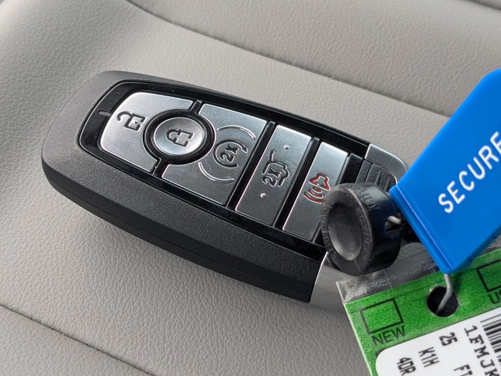 2025 Ford Expedition Active MAX