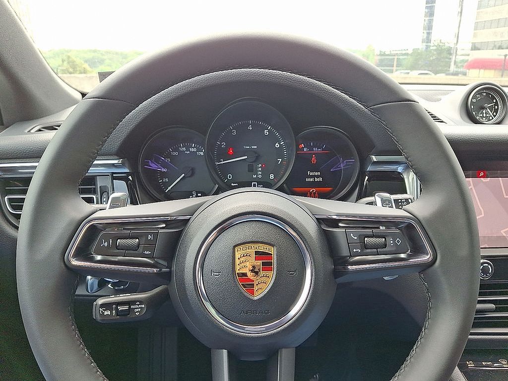 Thumbnail: 2025 Porsche Macan - 22