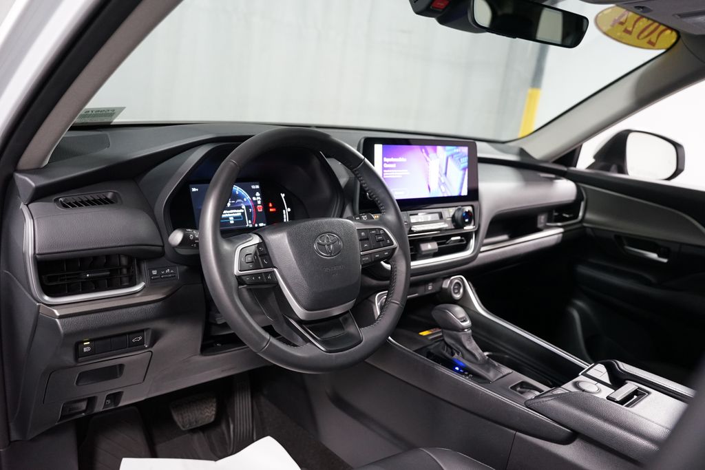 Thumbnail: 2024 Toyota Grand Highlander - 11