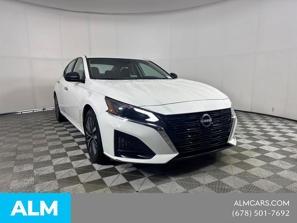 Used 2025 White Nissan 2.5 SV image 4
