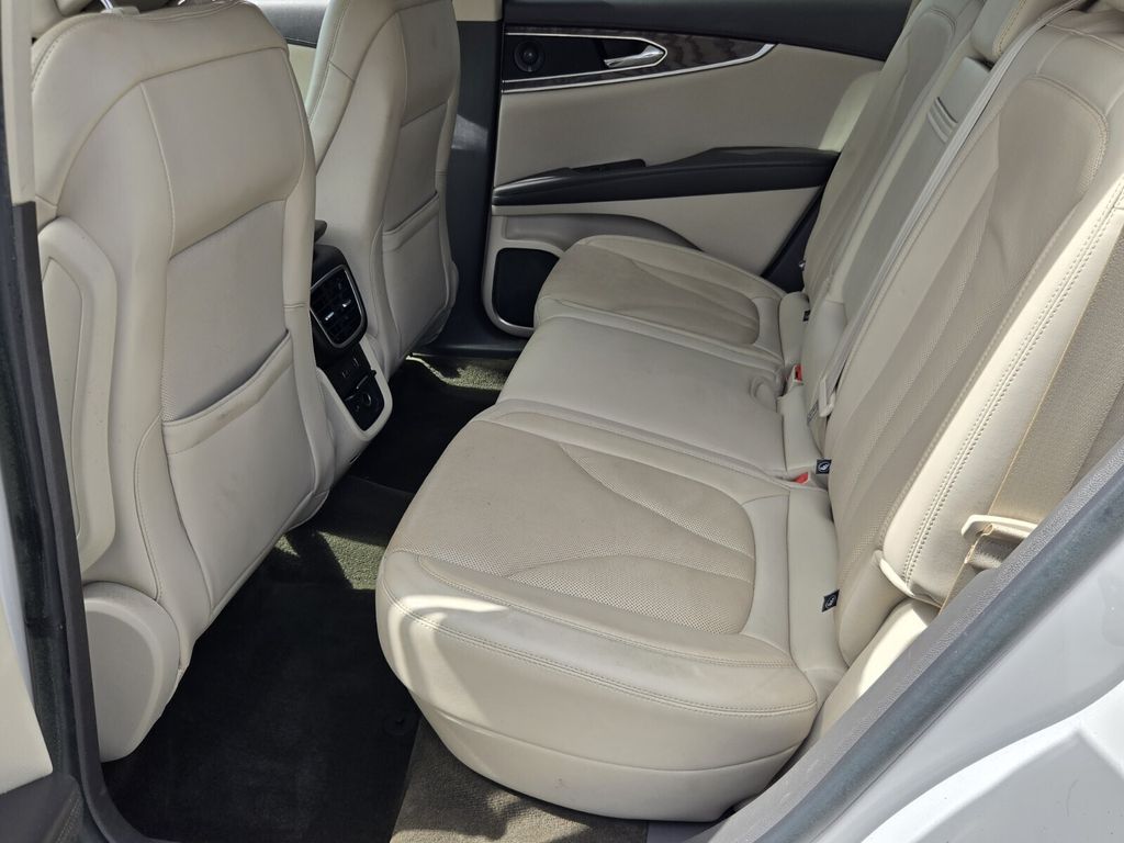 2019 Lincoln Nautilus - $15,475
