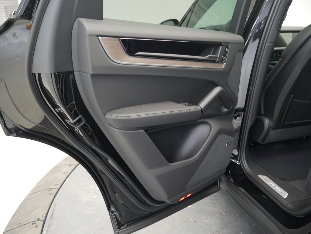 Thumbnail: 2026 Porsche Cayenne - 20