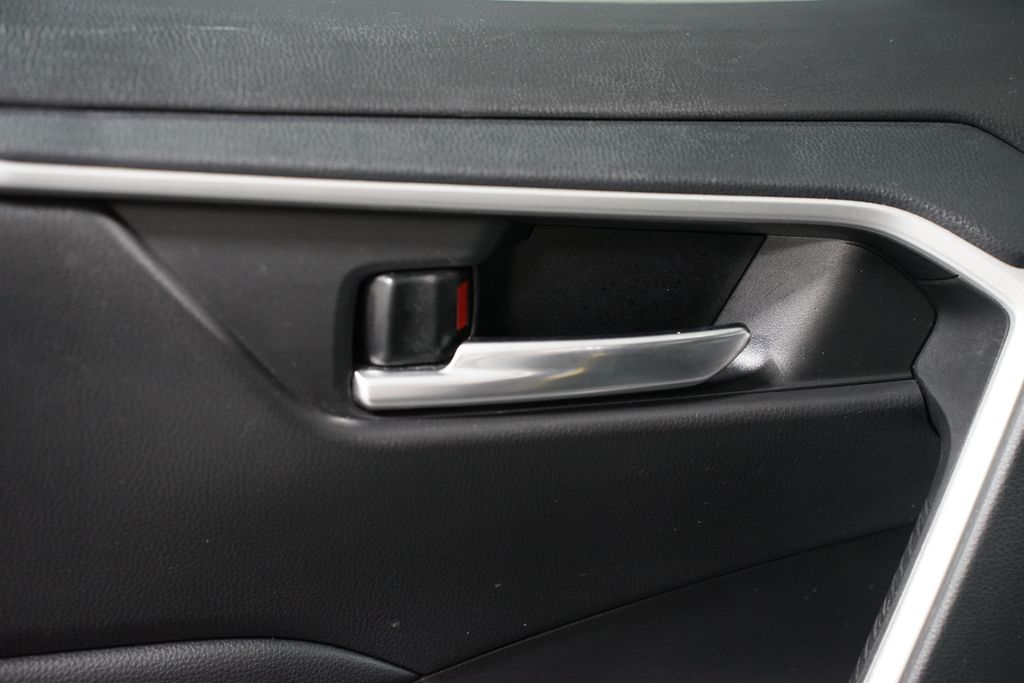 Thumbnail: 2023 Toyota RAV4 - 32