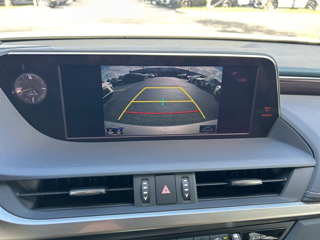 Thumbnail: 2019 Lexus ES - 21