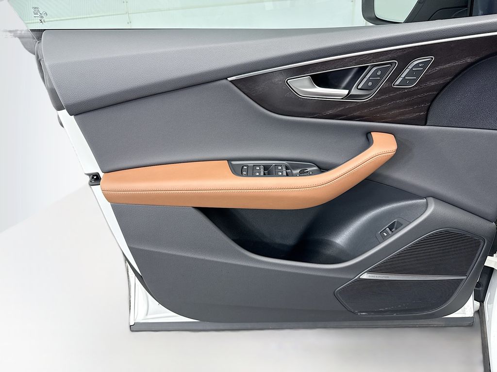 Thumbnail: 2023 Audi Q8 - 23