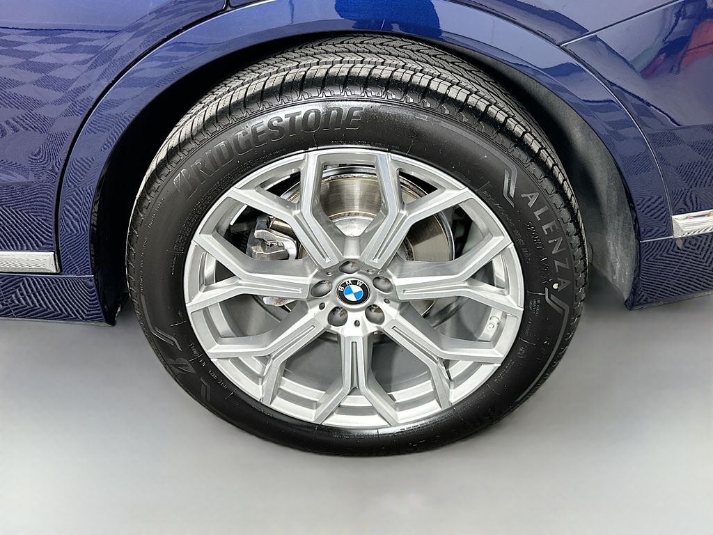 2022 BMW X7 xDrive40i 32