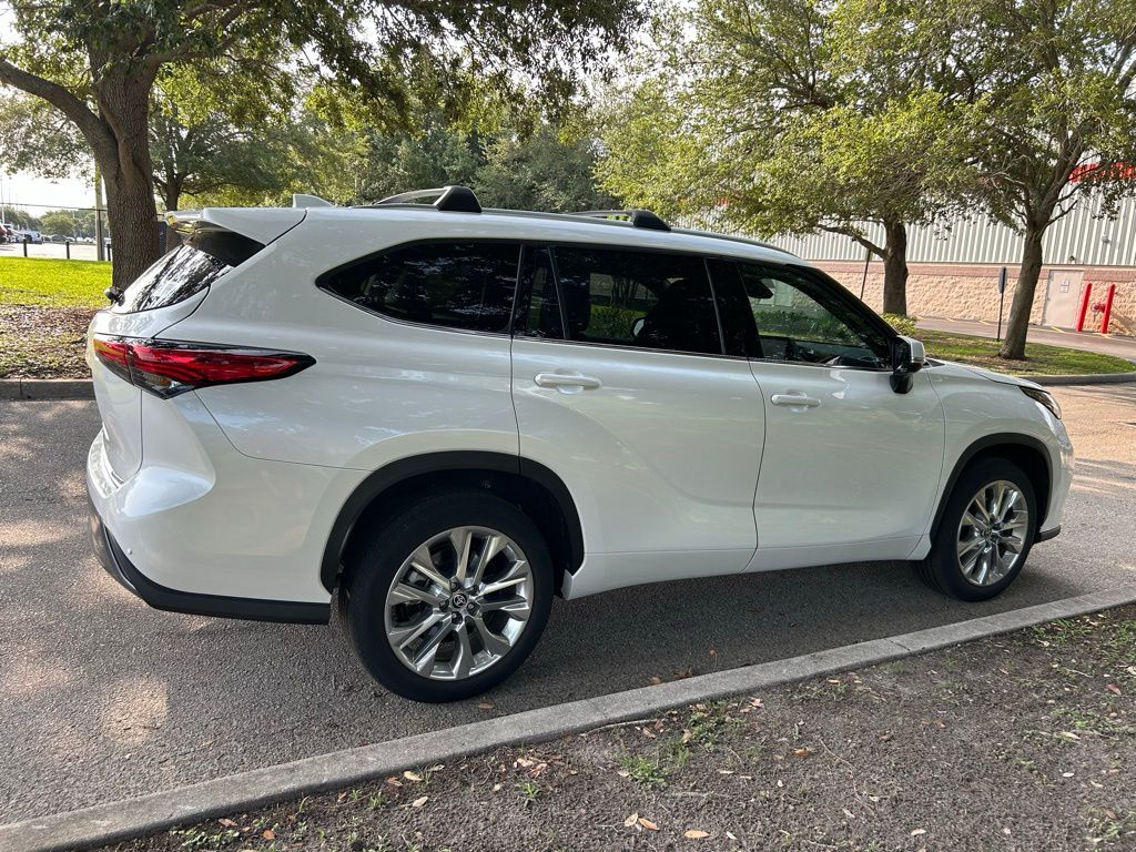 2023 Toyota Highlander Limited 5