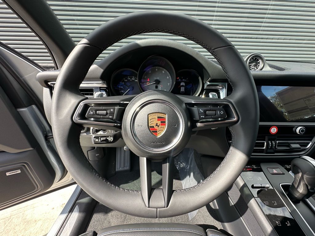 Thumbnail: 2026 Porsche Macan - 17