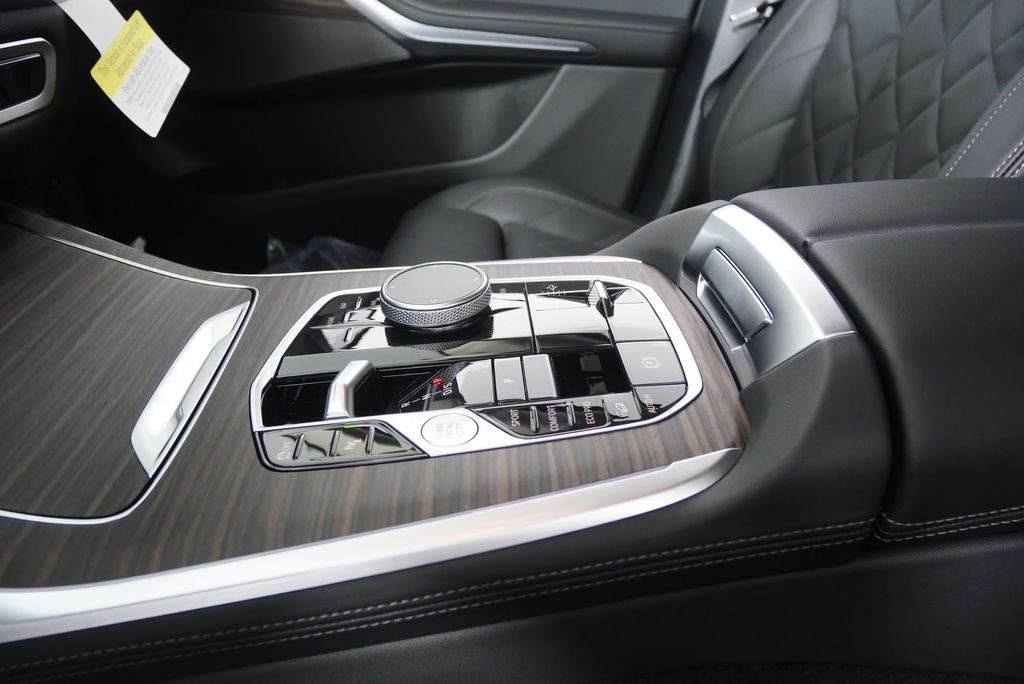 Thumbnail: 2026 BMW X7 - 23
