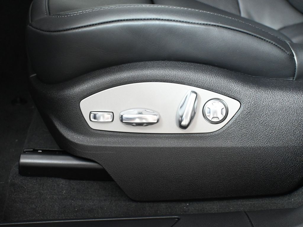 2024 Porsche Macan  30