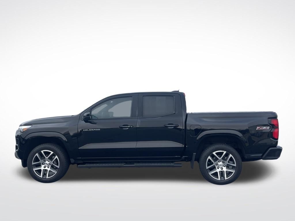 Thumbnail: 2023 Chevrolet Colorado - 2