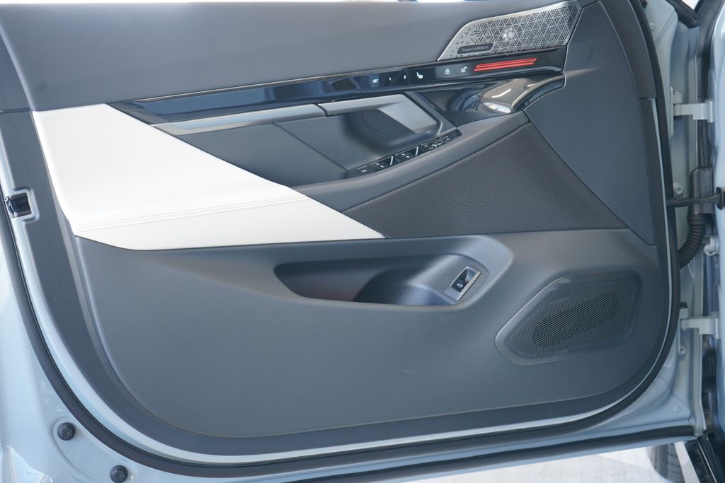 Thumbnail: 2026 BMW 5 Series - 10