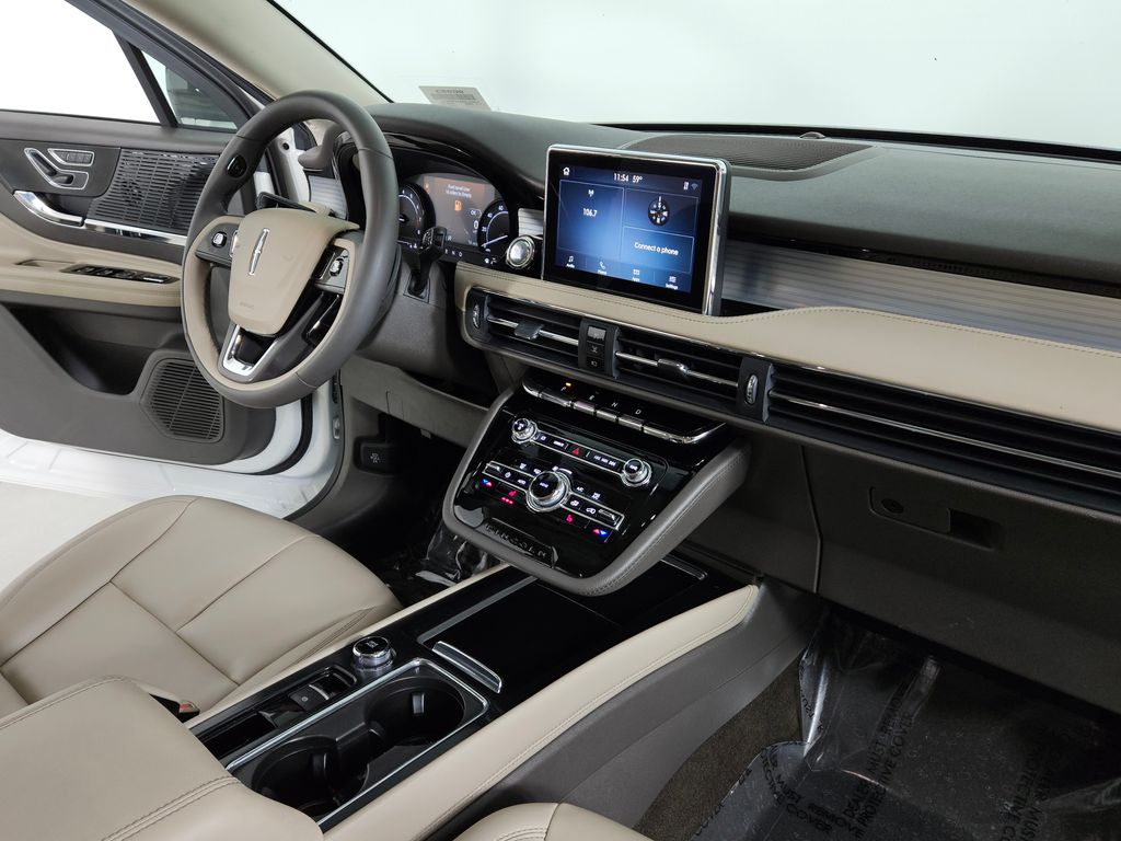 Thumbnail: 2022 Lincoln Corsair - 13