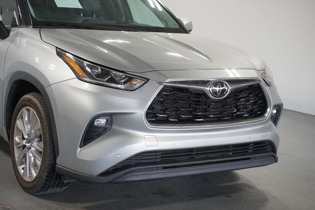 Thumbnail: 2021 Toyota Highlander - 4