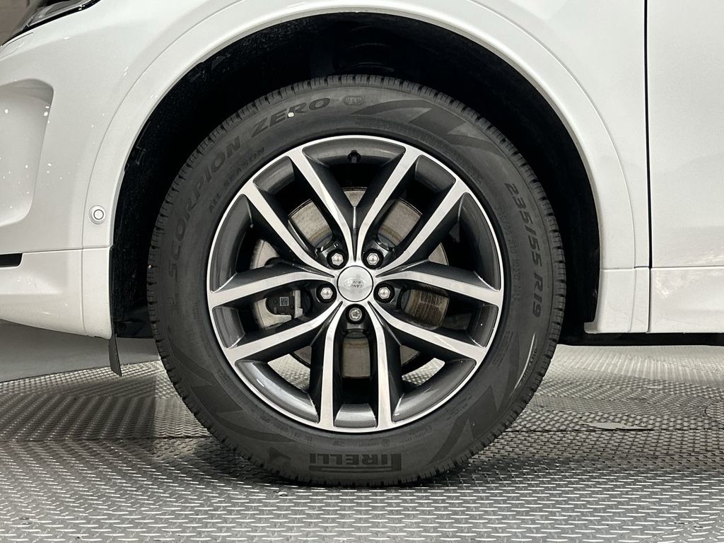 Thumbnail: 2024 Land Rover Discovery Sport - 11