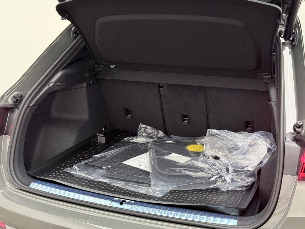 Thumbnail: 2025 Audi Q3 - 26