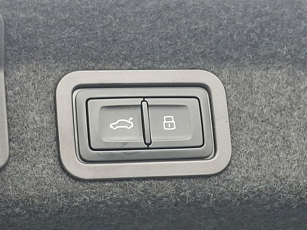 Thumbnail: 2025 Audi A6 - 30