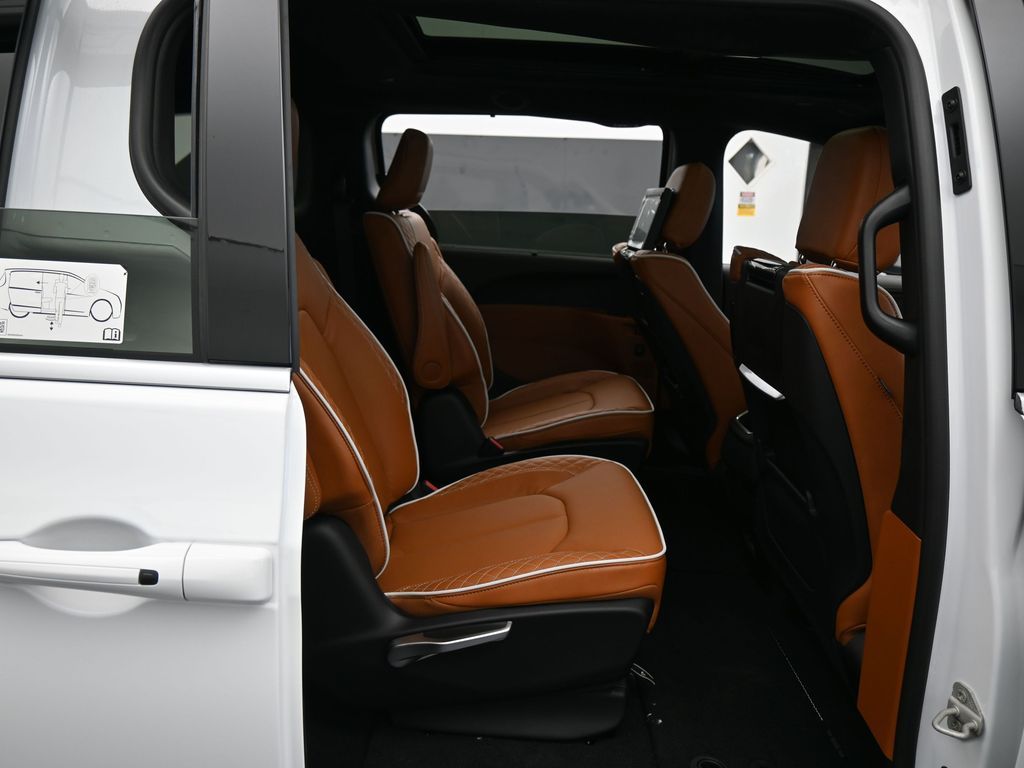 New 2026 Bright White Clearcoat Chrysler Pinnacle image 47