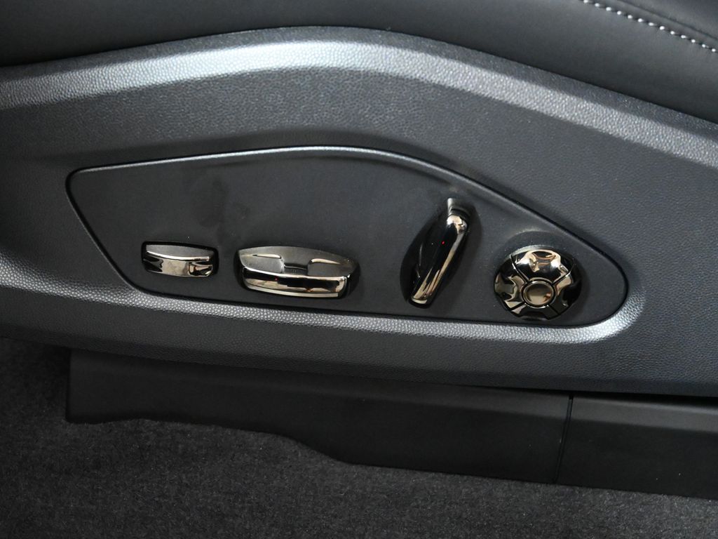 Thumbnail: 2026 Porsche Cayenne - 30