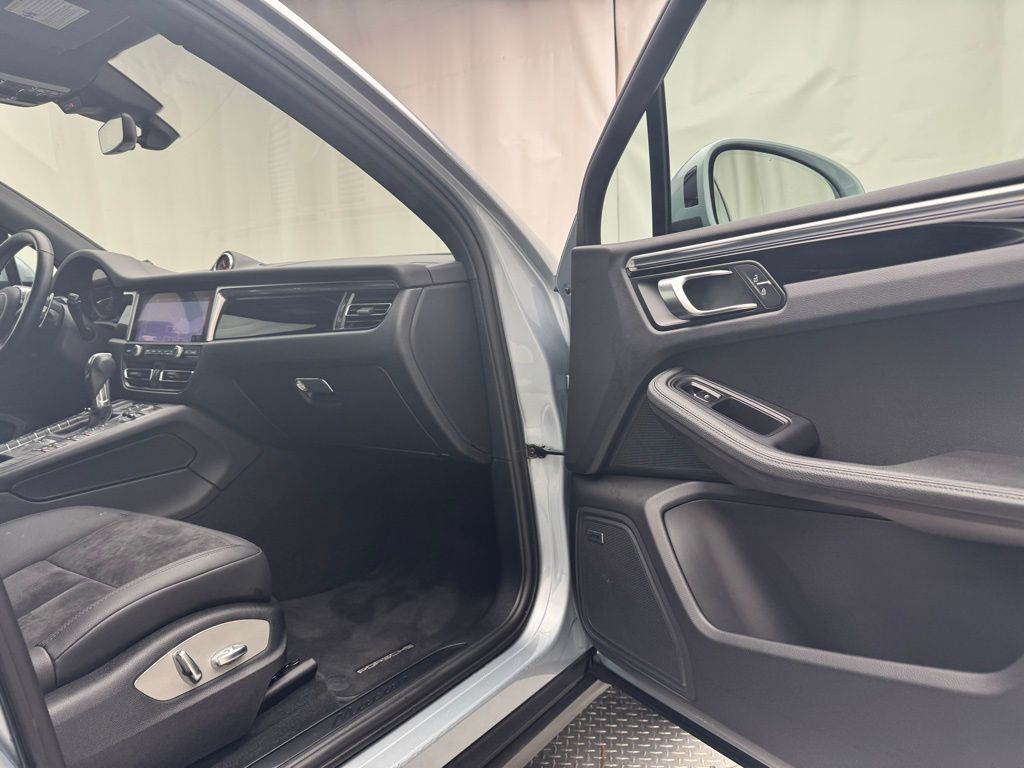 2021 Porsche Macan  23