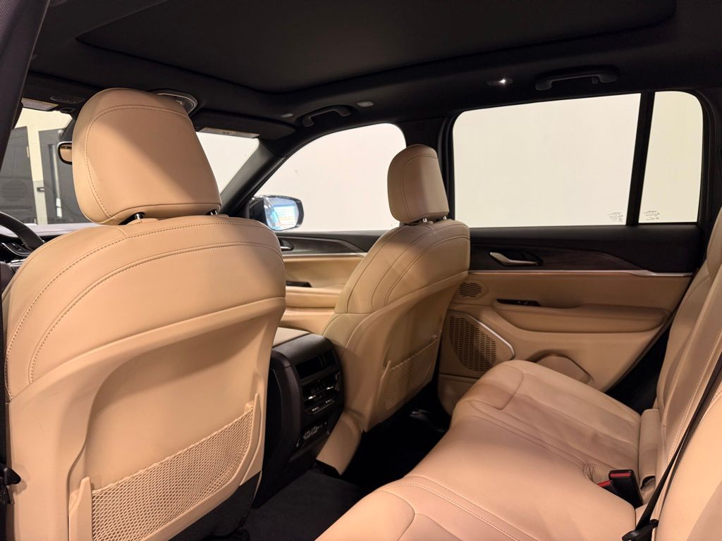 Thumbnail: 2022 Jeep Grand Cherokee - 19