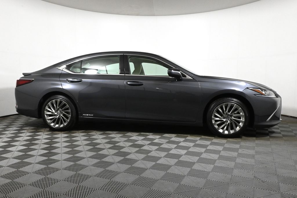 2022 Lexus ES Hybrid 300h Luxury 8