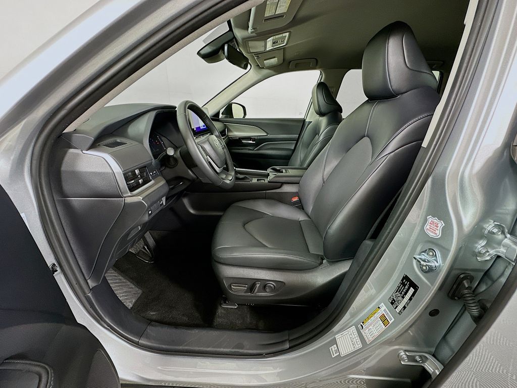 Thumbnail: 2025 Toyota Grand Highlander - 21