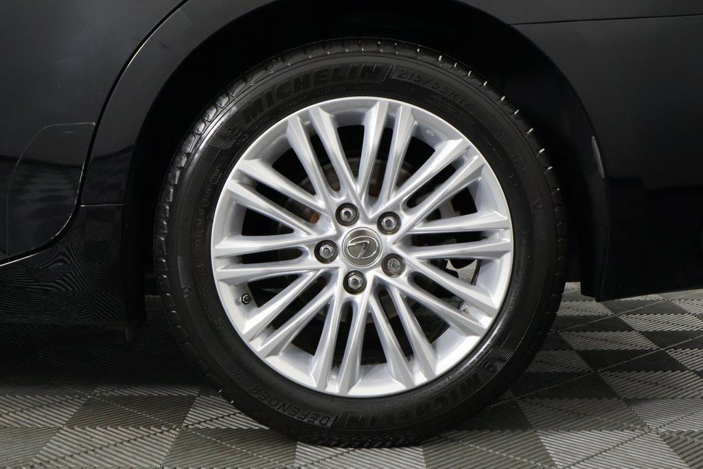 Thumbnail: 2014 Lexus ES - 16