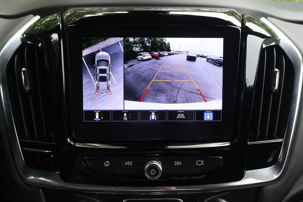 Thumbnail: 2023 Chevrolet Traverse - 17